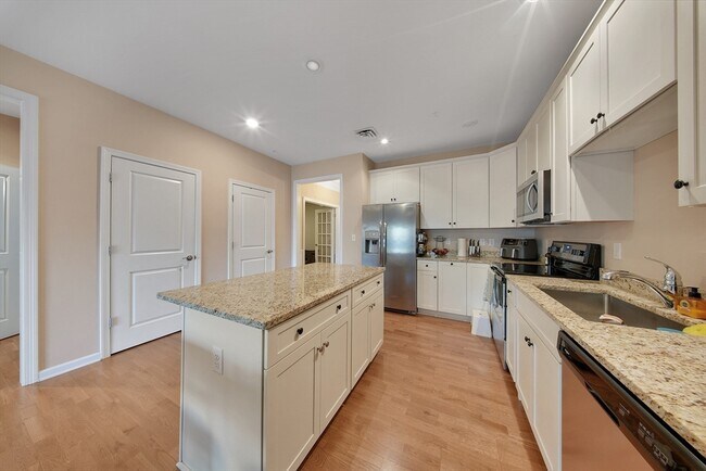 Building Photo - 110 Trotter Rd