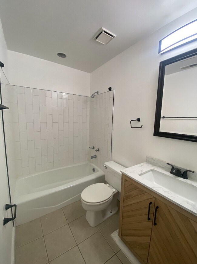 Building Photo - 921AR Geyer