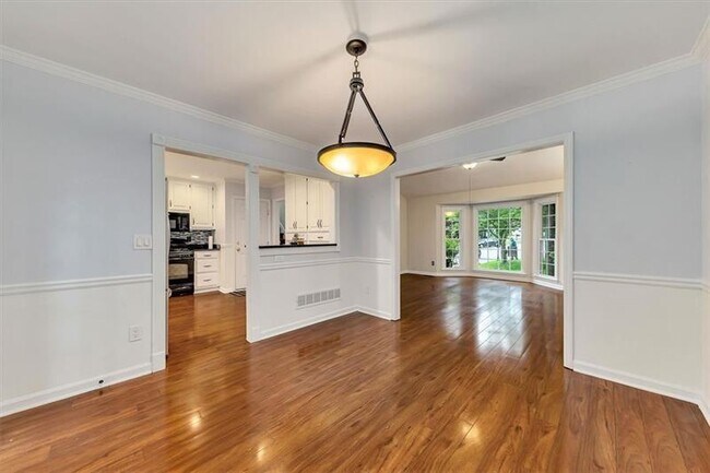 Building Photo - 718 Players Ct