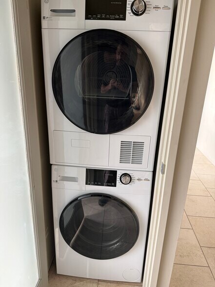 Building Photo - 415 W Mercer St