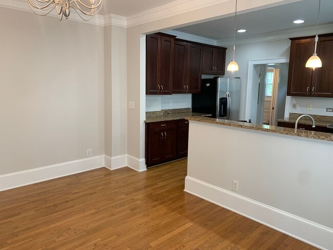 Building Photo - Beautiful Two Story Duplex in Historic Dilworth!