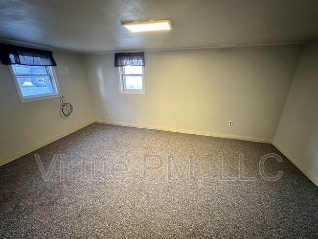 Building Photo - 1106 7th Ave