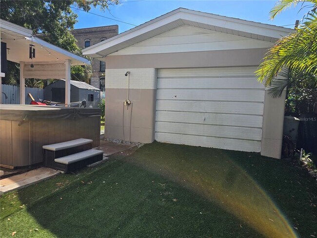 Building Photo - 2306 W St Joseph St