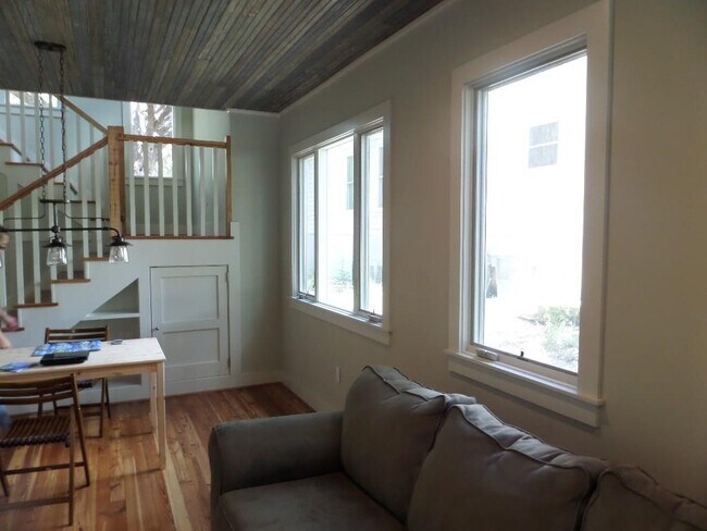 Building Photo - 416 W Johanna St
