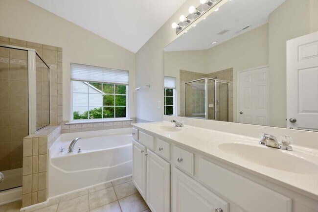Building Photo - Beautiful 3 BR/2.5 Bath Home in Lyons Farm Community Durham!