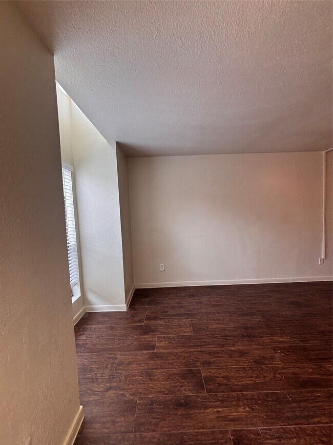 Building Photo - 2110 Wilcrest Dr