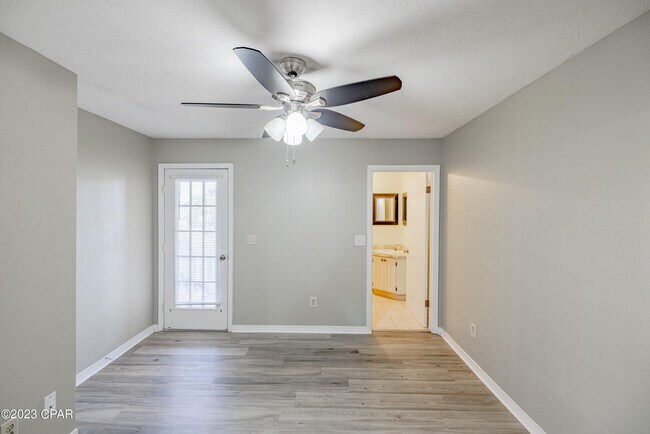 Building Photo - 191 White Sandy Dr