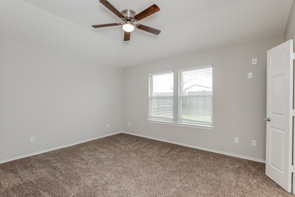 Building Photo - 3301 Royal Crest Dr