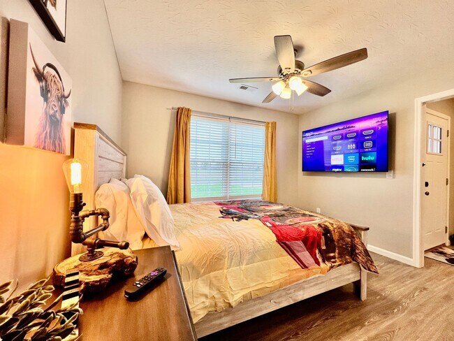 Building Photo - NEW Farmhouse Retreat Rustic decor and Cozy vibes!