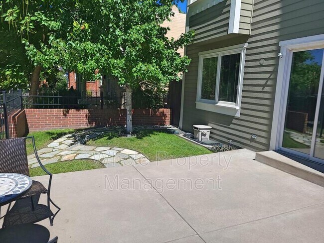 Building Photo - 434 Emerson St