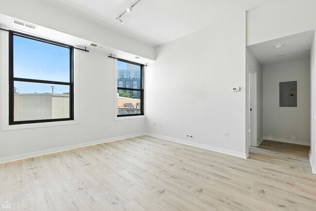 Building Photo - 4015 N Milwaukee Ave