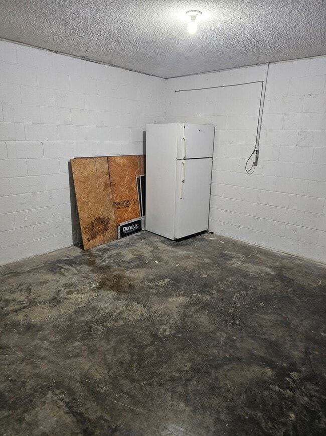 Building Photo - 1737 Moses Ave