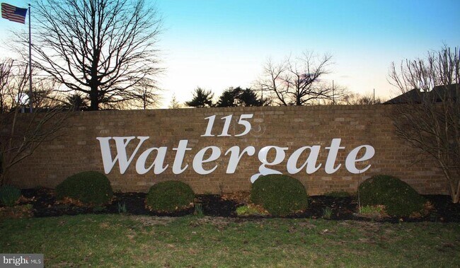 Building Photo - 115 E Kings Hwy