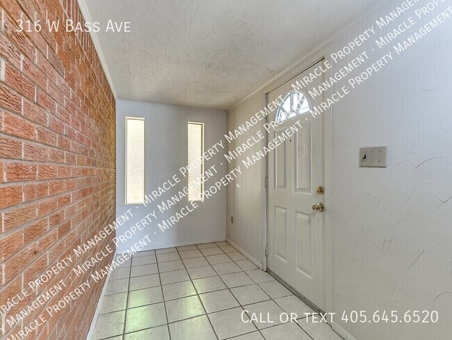 Building Photo - 316 W Bass Ave