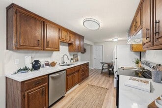 Building Photo - Beautifully updated 2-bedroom, 1.5-bathroom duplex