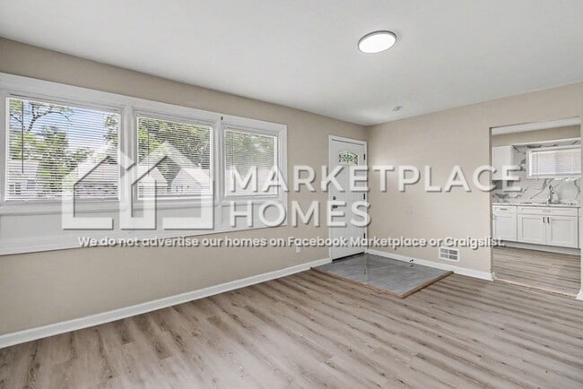 Building Photo - 26437 Lehigh St