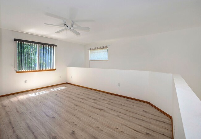 Building Photo - Lynnwood Two Story