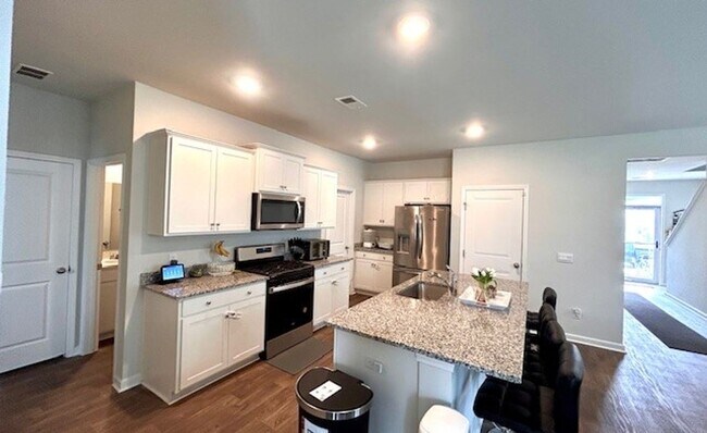 Building Photo - Spacious 5BR/3BA Home in Ladson, SC - Moth...