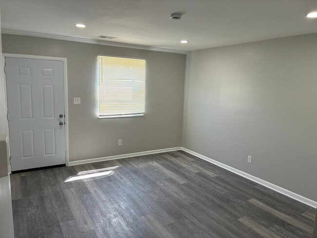 Building Photo - Roberton