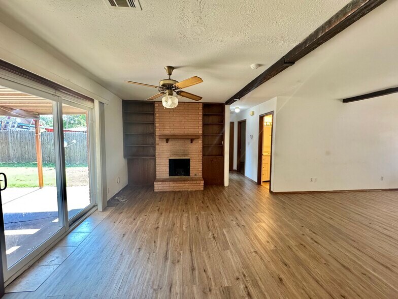 Building Photo - 1233 Straka Ter