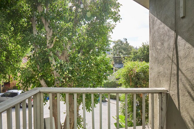 Building Photo - 6148 Glen Holly St