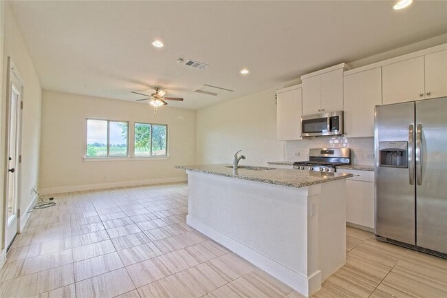 Building Photo - 555 White Steppe Way