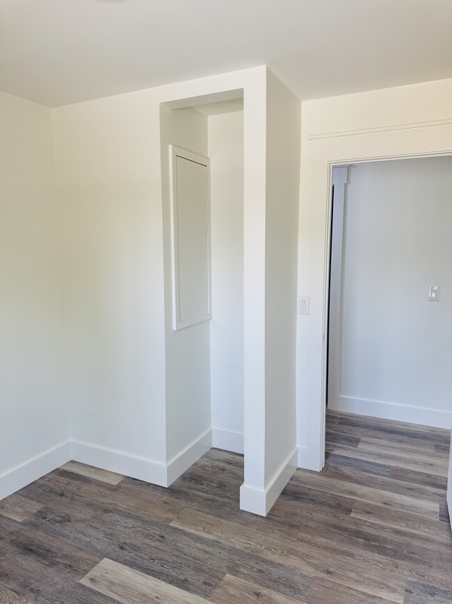 Building Photo - 221 Sheffield Dr