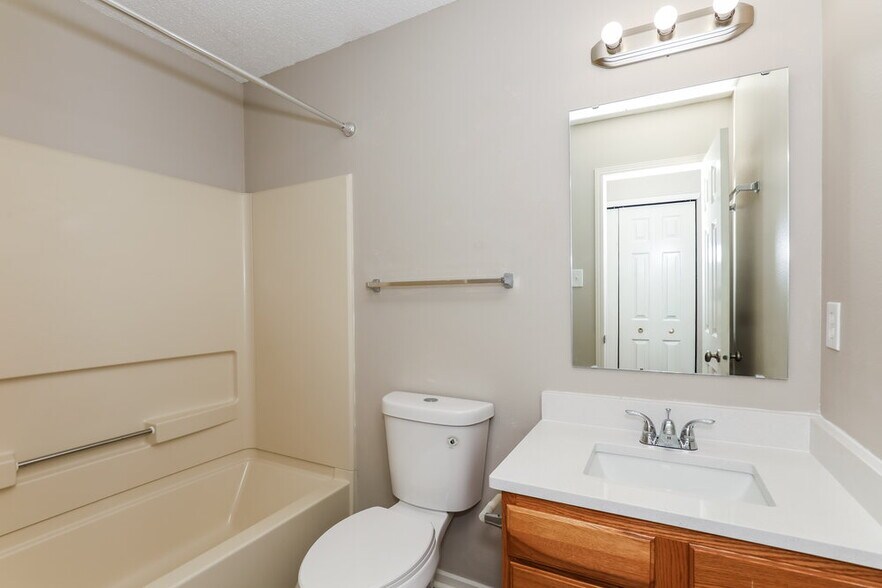Building Photo - 687 Hickory Pine Dr