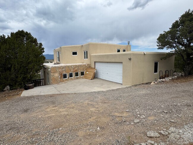 Building Photo - 10 Alta Ct