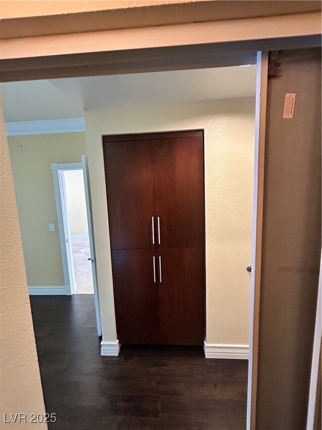 Building Photo - 220 E Flamingo Rd