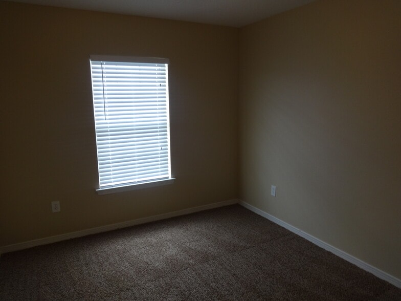 Building Photo - 7652 Vandalay Dr