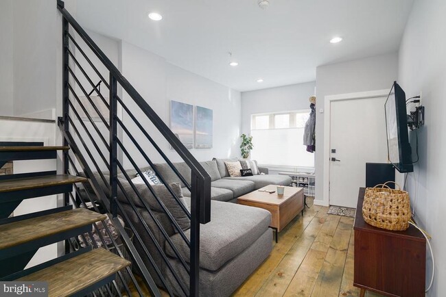 Building Photo - 1940 N Orianna St