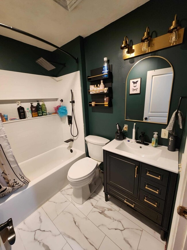 Building Photo - 510 Delafield Ave