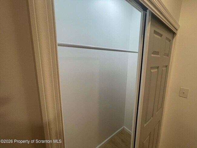 Building Photo - 76 Brook St