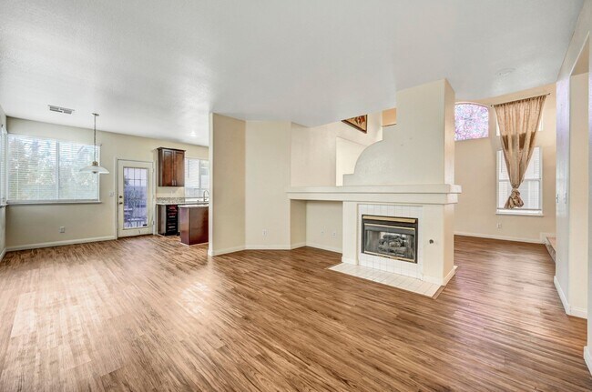 Building Photo - Beautiful Summerlin Hills Two Story 4 Bedr...