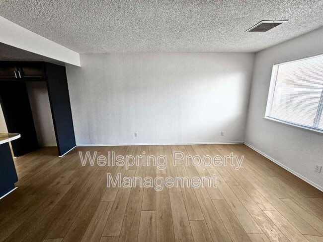 Building Photo - 201 S Sunset St