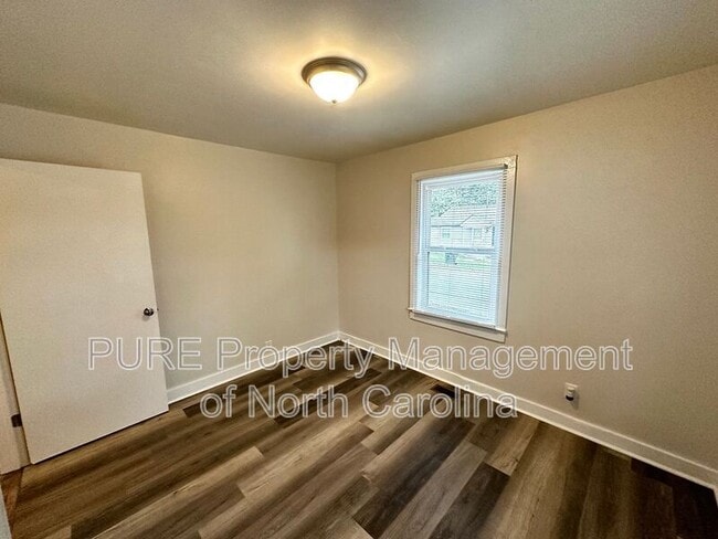 Building Photo - 1013 Eleanor Dr