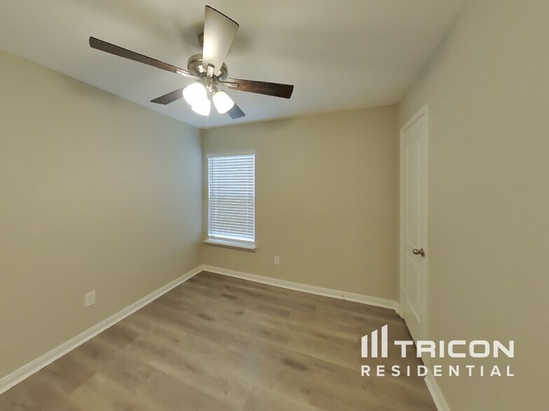 Building Photo - 1419 Coltview Pl