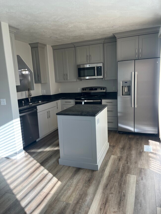 Building Photo - 374 E Braidhill Dr