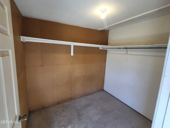 Building Photo - 1001 Shawnee Ln