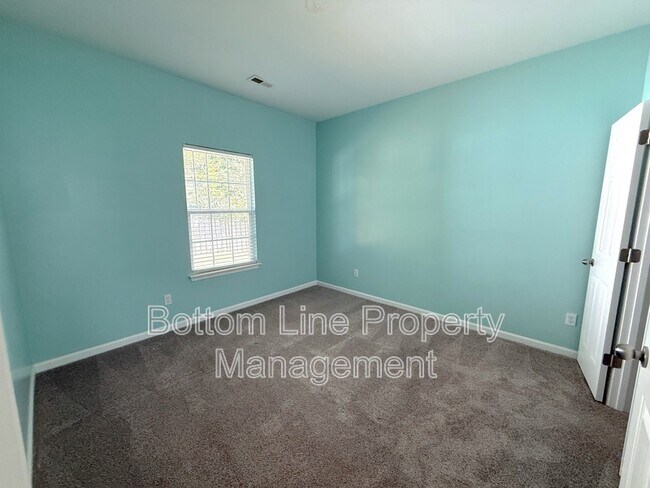 Building Photo - 10226 Highland Creek Cir