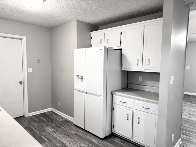 Building Photo - Cathedral Ceiling for a big open feel!