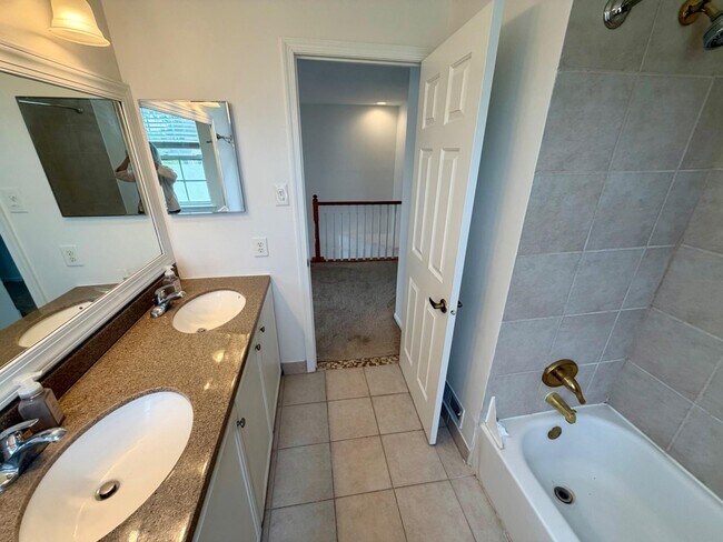 Building Photo - 113 Broadleaf Pl