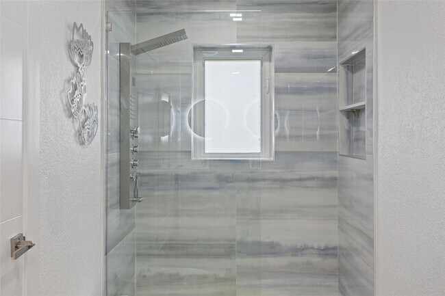 Building Photo - 2534 Golf View Dr