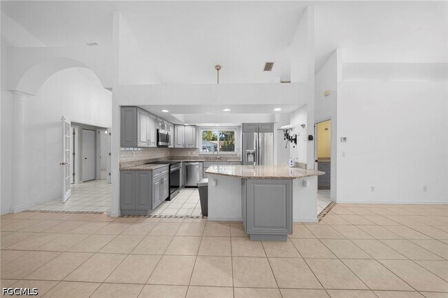 Building Photo - 2614 7th St W