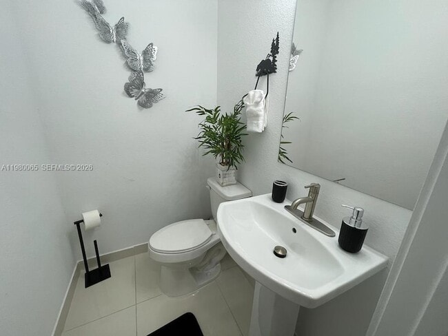 Building Photo - 302 NW 11th Ct