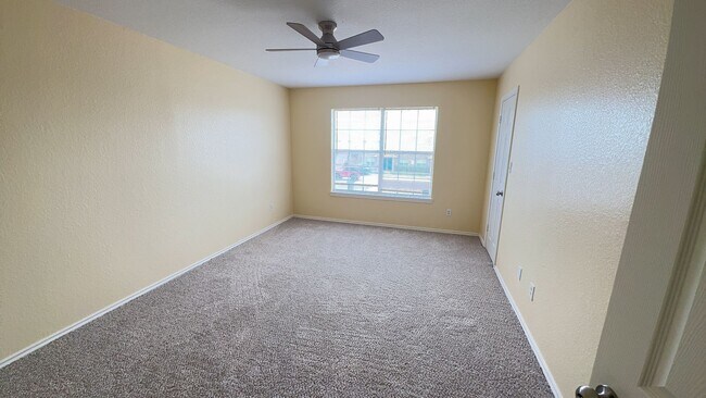 Building Photo - 3207 Hereford Ln