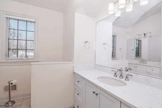 Building Photo - 29 Euclid Ave