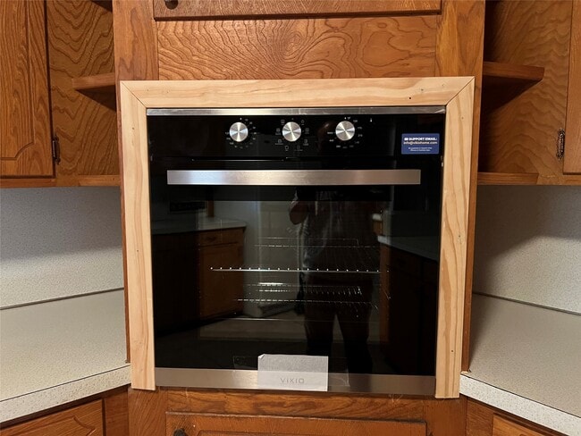 Building Photo - 401 Oakhill Dr