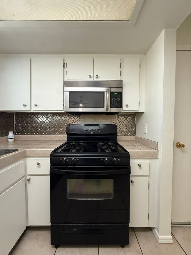 Building Photo - 1623 Point Lobos Ln